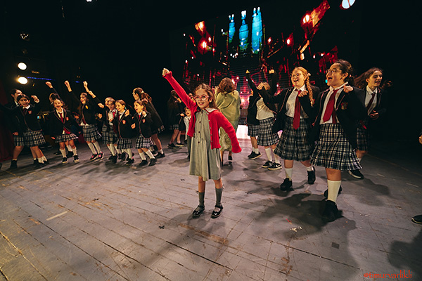 Geçmiş bir tiyatro afişi